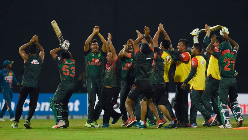 बांग्लादेश के खिलाड़ियों द्वारा ड्रेसिंग रूम के दरवाजे को तोड़ने की घटना के बाद श्रीलंकाई दिग्गज जयसूर्या ने बांग्लादेशी खिलाड़ियों के लिए किया अपशब्दों का प्रयोग 2