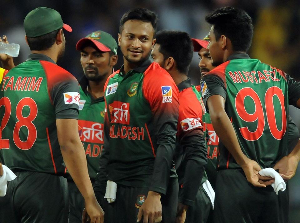 बांग्लादेश के खिलाड़ियों द्वारा ड्रेसिंग रूम के दरवाजे को तोड़ने की घटना के बाद श्रीलंकाई दिग्गज जयसूर्या ने बांग्लादेशी खिलाड़ियों के लिए किया अपशब्दों का प्रयोग 4