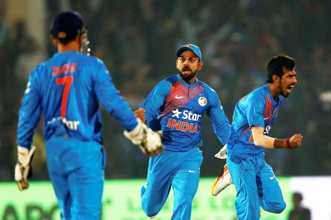 क्रिकेट छोड़ इनकम टैक्स ऑफिसर बनना चाहता है यह भारतीय खिलाड़ी, अभी भी कर रहा जीतोड़ पढ़ाई 4
