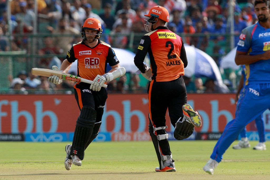 वीडियो- राजस्थान की बल्लेबाजी के दौरान दिखा मनीष पाण्डेय का स्पाइडर मैन अवतार, बचाए 6 रन 3
