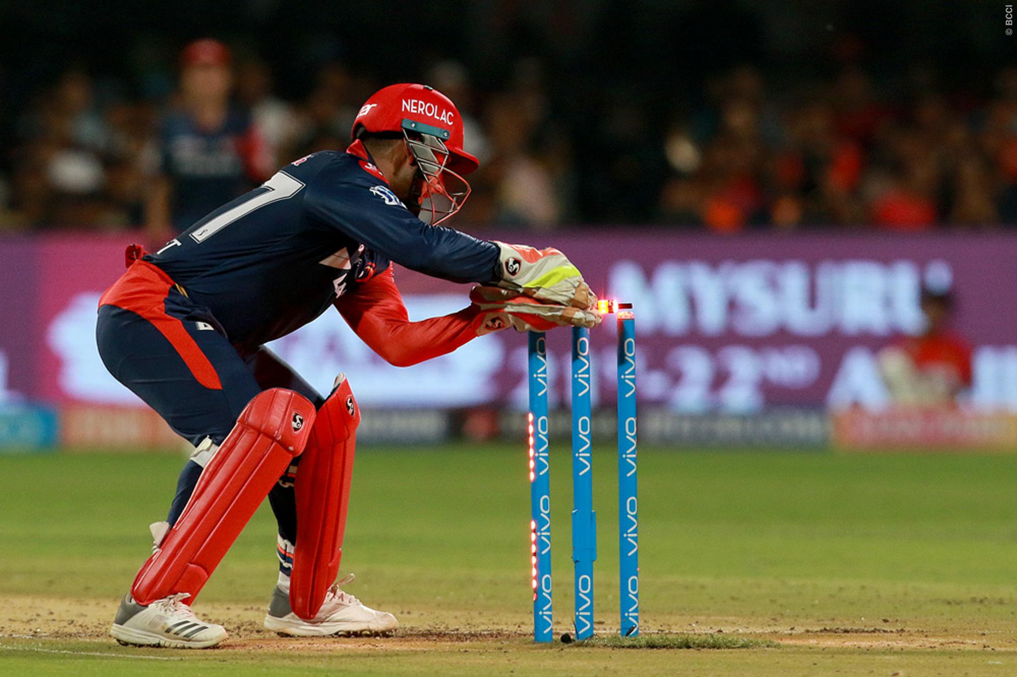 मैच रिपोर्टः 6 6 6 6.... और 4 4 4 4.... के साथ डिविलियर्स ने खेली तूफानी पारी, 6 विकेट से हारी दिल्ली 4