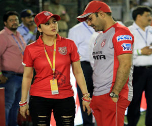 A fan give special gift to preity Zinta, see viral video