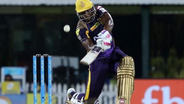 वीडियोः आंद्रे रसल ने कल लगाया आईपीएल में ऐसा छक्का कि रोकना पड़ा मैच 8