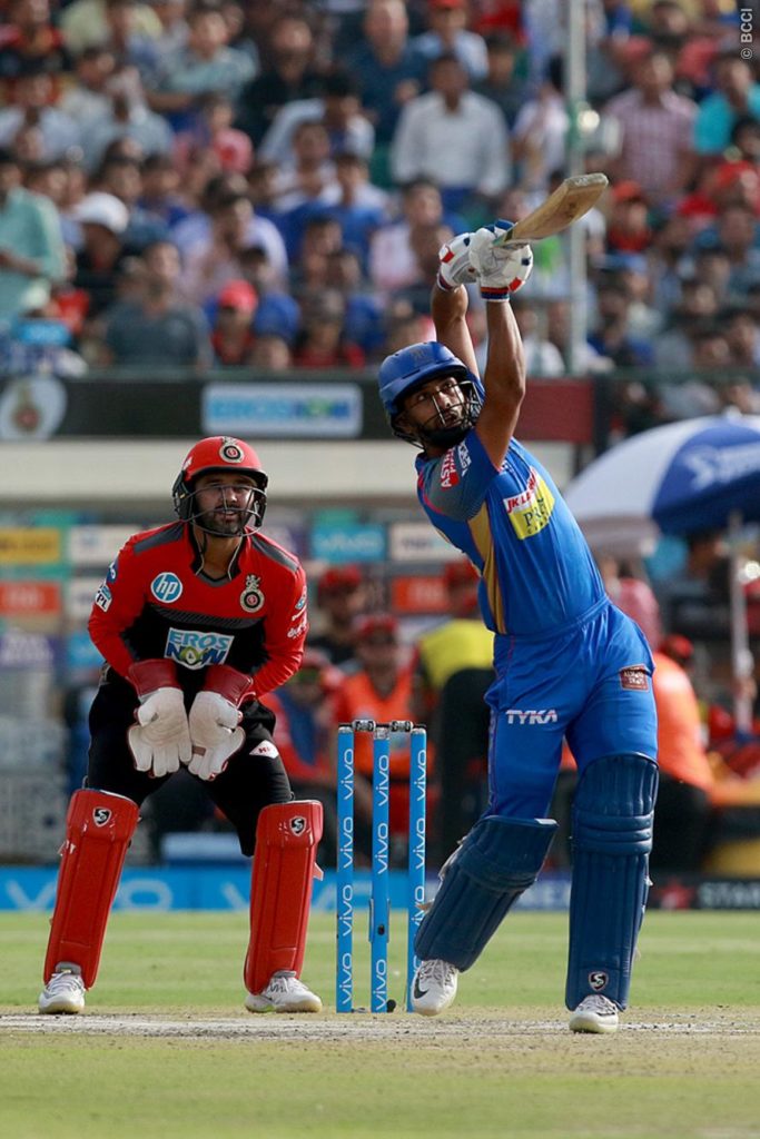 RRvsRCB : विराट की इन दो बड़ी गलतियों की वजह से आरसीबी की टीम को करना पड़ा 30 रन से हार का सामना 2 RRvsRCB : विराट की इन दो बड़ी गलतियों की वजह से आरसीबी की टीम को करना पड़ा 30 रन से हार का सामना 2