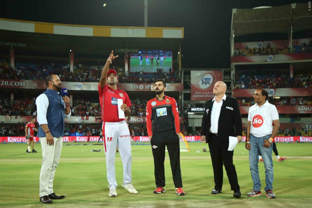 KXIP VS RCB- मैन ऑफ द मैच लेते समय उमेश यादव ने खोला अपनी सफलता का राज, कैसे मिलते है टी-20 में विकेट 2 KXIP VS RCB- मैन ऑफ द मैच लेते समय उमेश यादव ने खोला अपनी सफलता का राज, कैसे मिलते है टी-20 में विकेट 2