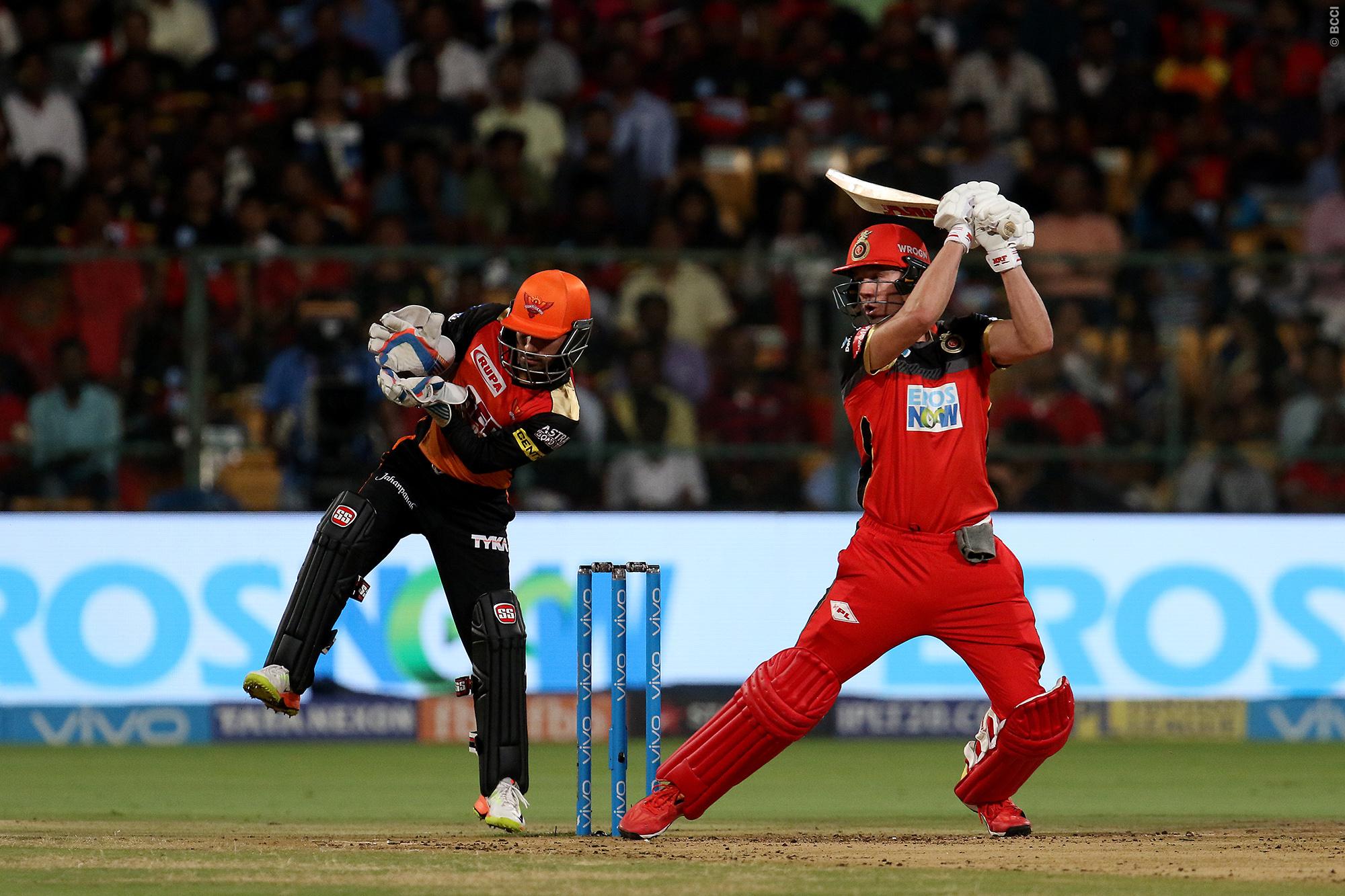 डीविलियर्स और मोईन अली ने खेली तूफानी पारी,हैदराबाद को जीत के लिए 219 रनों की जरूरत 8