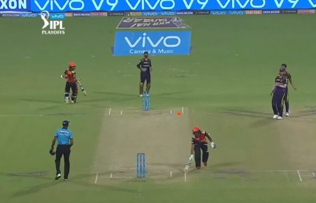 हैदराबाद के खिलाफ हार से कैप्टन कूल दिनेश कार्तिक ने खोया आपा इस युवा खिलाड़ी को दी गालियाँ, स्टम्प माइक में हुआ रिकॉर्ड 4 हैदराबाद के खिलाफ हार से कैप्टन कूल दिनेश कार्तिक ने खोया आपा इस युवा खिलाड़ी को दी गालियाँ, स्टम्प माइक में हुआ रिकॉर्ड 4