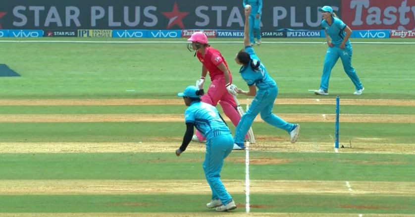 महिला आईपीएल के पहले मैच में नो बॉल पर बल्लेबाज को दिया गया आउट, जाने क्या रही वजह 13