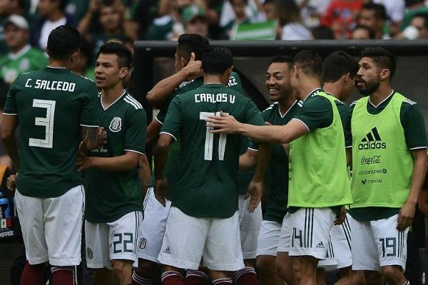 पहले भी बैन झेल चुकी मैक्सिको की विश्व कप टीम एक बार फिर बनी लड़कियों की वजह से विवाद का हिस्सा 2