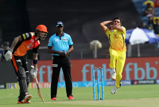 आईपीएल ऑक्शन से पहले ही धोनी ने चाहर को चेन्नई सुपर किंग्स में लेने के दे दिए थे संकेत 4