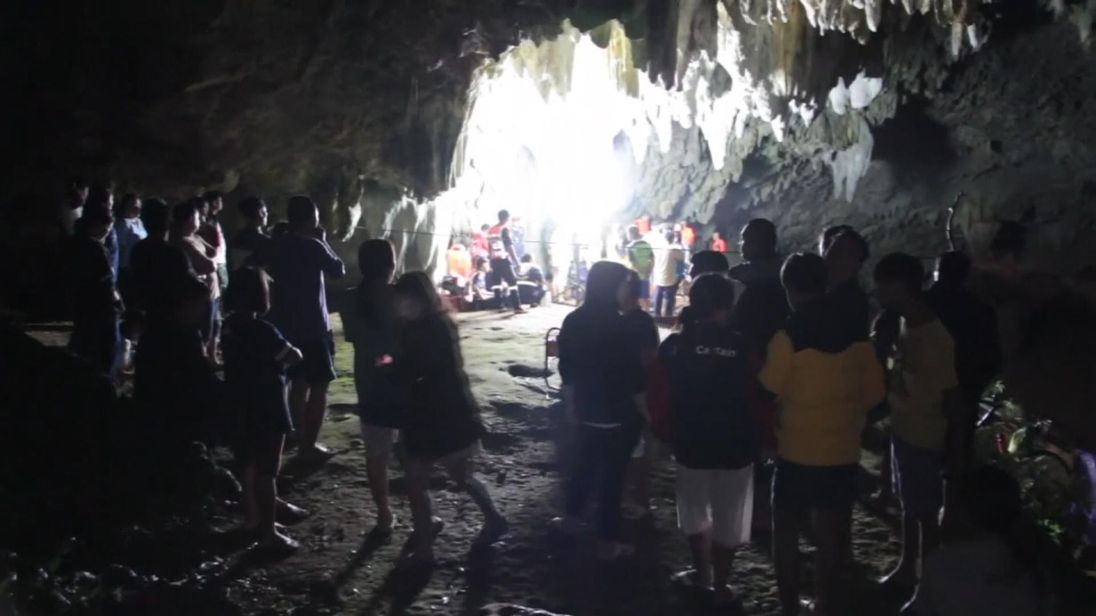 थाईलैंड की गुफा में फंसी किशोर फुटबाल टीम 1