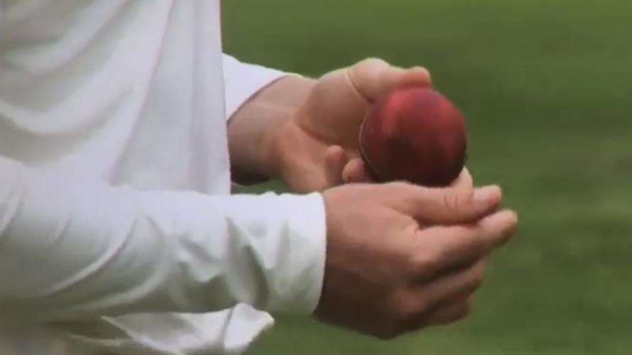 पाकिस्तान के इस खिलाड़ी ने शुरू की थी क्रिकेट में बॉल टेम्परिंग, पकड़े जाने पर लगा था 1 मैच का बैन 7