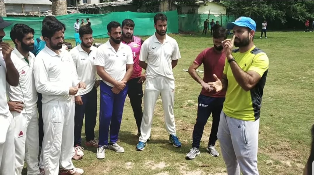 तेज गेंदबाज इरफ़ान पठान निकले कश्मीर की वादियों में, वजह जान गर्व करेंगे आप 5