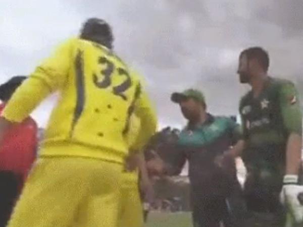 PAKvAUS: पाकिस्तान की जीत के बाद मैक्सवेल ने की शर्मनाक हरकत नहीं मिलाया पाक कप्तान से हाथ 6