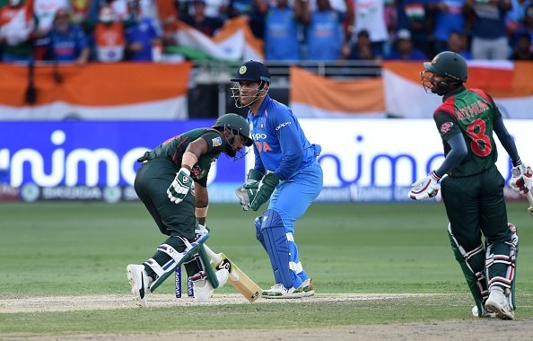 एशिया कप: फाइनल जीत सोशल मीडिया पर छाया भारत, चोटिल होने के बावजूद भी बल्लेबाजी करने के बाद जाधव की हो रही तारीफ़ 1