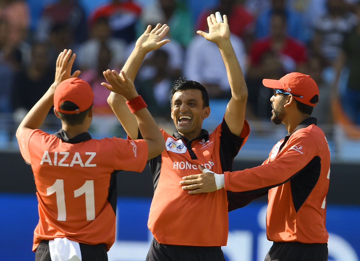 5 विकेट लेकर मैदान पर सजदा करते हैं गेंदबाज, लेकिन एहसान खान ने बताया क्यों धोनी का विकेट लेने के बाद किया ऐसा 2