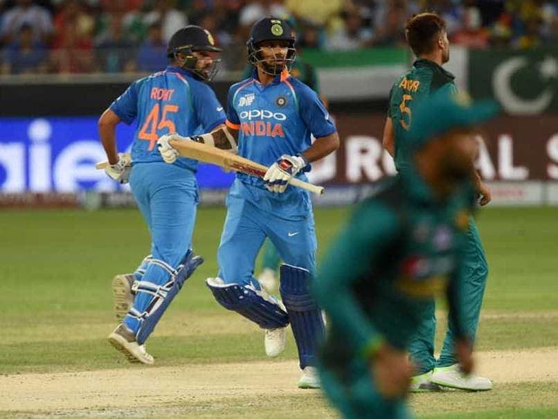 एशिया कप: दुबई में जब जोरावर ने रोहित शर्मा की पत्नी रितिका कों डराया चीख पड़ी टीम इंडिया की भाभी, देखें वीडियो 3