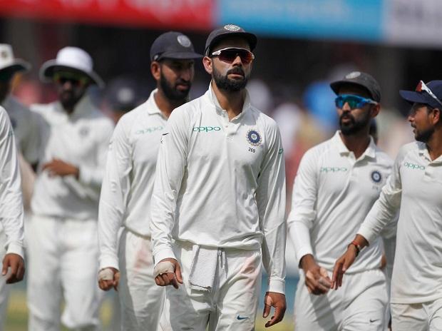 INDvsWI : 56 रनों की बढ़त के बाद सोशल मीडिया पर बना भारतीय टीम का मजाक, छाया ये खिलाड़ी 1