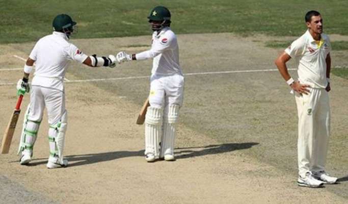 Pakistan scored 329 runs in four wickets for lunch
