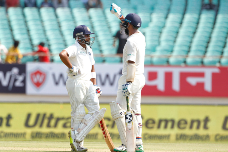 INDvsWI, राजकोट टेस्ट: पहले दिन चाय तक भारत ने बनाई मैच पर पकड़, भारत ने गंवाया पृथ्वी का विकेट 2