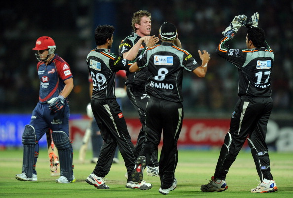 इंडियन प्रीमियर लीग 2011: सबसे बेहतरीन गेंदबाजी औसत 11