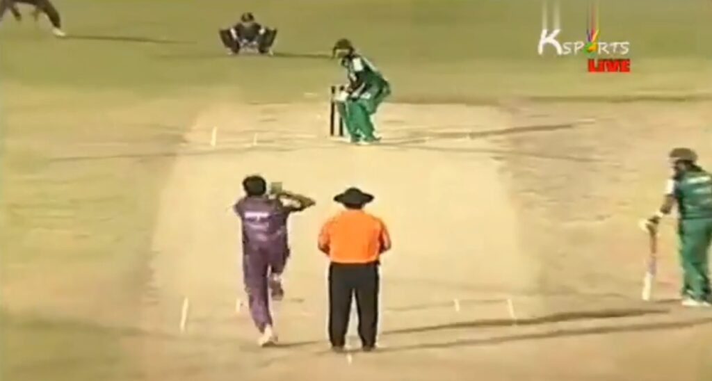 वीडियो- पाकिस्तान को मिला एक और खतरनाक युवा तेज गेंदबाज, स्विंग के मामले में अकरम और वकार को भी दे रहा टक्कर 3
