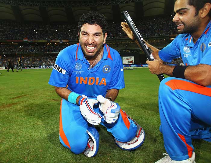 5 मौके जब क्रिकेट मैदान पर ही रो पड़े भारतीय खिलाड़ी