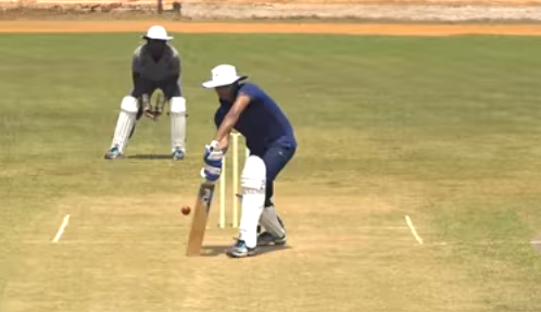 वीडियो: क्या होती है आउट स्विंग गेंदबाजी? जाने कैसे कर सकते हैं आसानी से ये गेंद 5