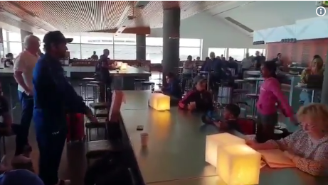 एयरपोर्ट पर शिखर धवन की बेटी से 'FLOSS DANCE' सीखते नजर आये हिटमैन रोहित शर्मा, वीडियो वायरल 2