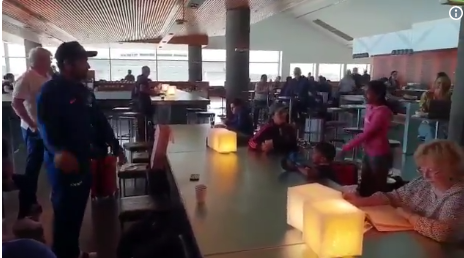 एयरपोर्ट पर शिखर धवन की बेटी से 'FLOSS DANCE' सीखते नजर आये हिटमैन रोहित शर्मा, वीडियो वायरल 4