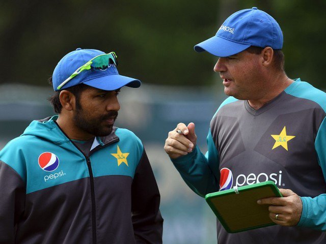 पाकिस्तानी कोच मिकी आर्थर ने कहा, सरफराज अहमद नहीं बल्कि ये दो खिलाड़ी पाकिस्तान को दिलाएंगे विश्व कप 2