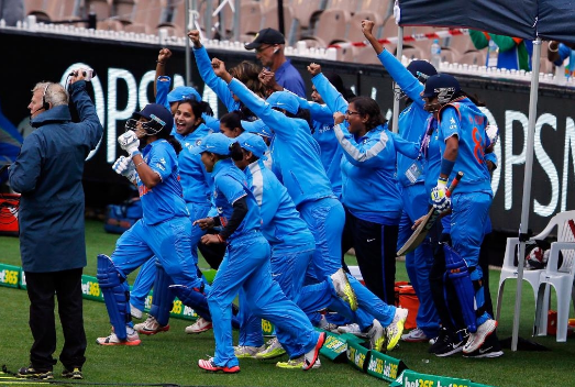 स्मृति मंधाना और मिताली राज की शानदार पारियों के दम पर भारत ने इंग्लैंड को 7 विकेट से हराया 1