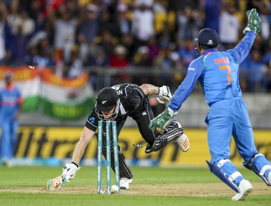 महेंद्र सिंह धोनी को लेकर आईसीसी ने दुनिया के सभी बल्लेबाजों को जारी की चेतावनी, धोनी के होने पर न करें ये गलती 9