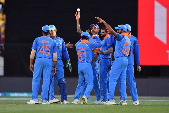 वीडियो: न्यूजीलैंड में सीरीज जीत के बाद भारतीय टीम ने लगाये "हाउ इज द जोश" के नारे, देखने लायक था धोनी का रिएक्शन 4