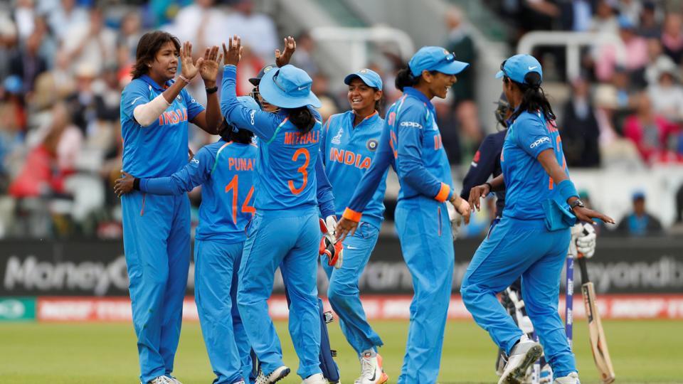 स्मृति मंधाना और मिताली राज की शानदार पारियों के दम पर भारत ने इंग्लैंड को 7 विकेट से हराया 2
