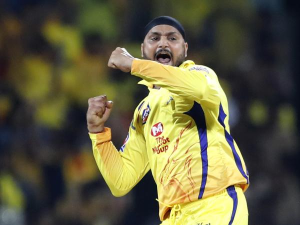 kohli-de-villiers-take-important-wickets-harbhajan