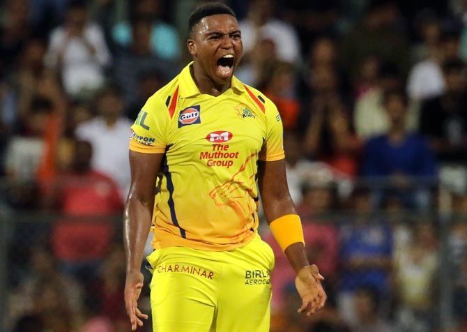 आईपीेएल 2019: लुंगी एंगीडी के बाहर होने के बाद इन 3 तेज गेंदबाजों को टीम में शामिल कर सकती है चेन्नई सुपरकिंग्स 2