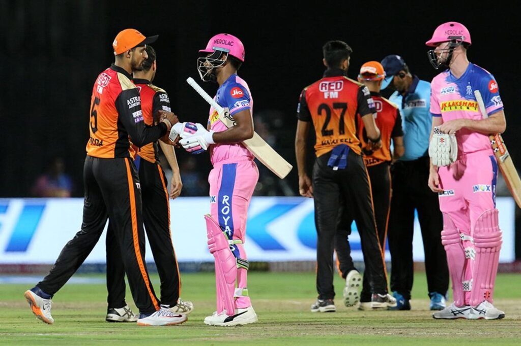 IPL 2019- सनराईजर्स की हार के बाद प्लेऑफ में पहुंची ये टीम, इन खिलाड़ियों के पास है पर्पल और ऑरेंज कैप 2 IPL 2019- सनराईजर्स की हार के बाद प्लेऑफ में पहुंची ये टीम, इन खिलाड़ियों के पास है पर्पल और ऑरेंज कैप 2