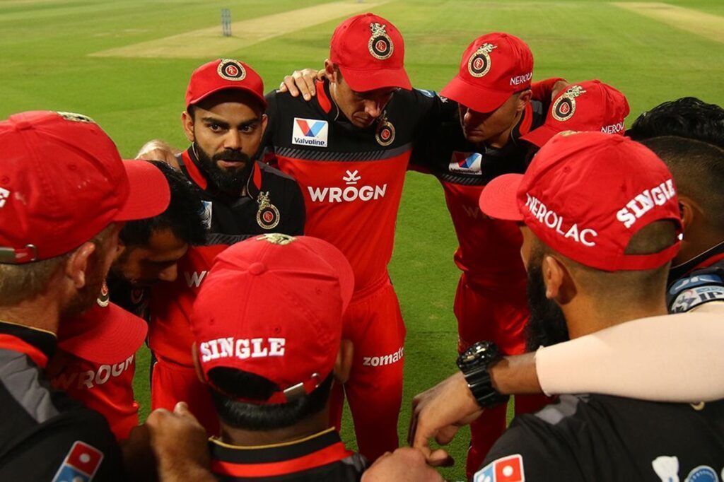 IPL 2019- अगर इन 11 खिलाड़ियों के साथ उतरें विराट कोहली तो प्ले ऑफ़ में पहुंच सकती है आरसीबी 1 IPL 2019- अगर इन 11 खिलाड़ियों के साथ उतरें विराट कोहली तो प्ले ऑफ़ में पहुंच सकती है आरसीबी 1