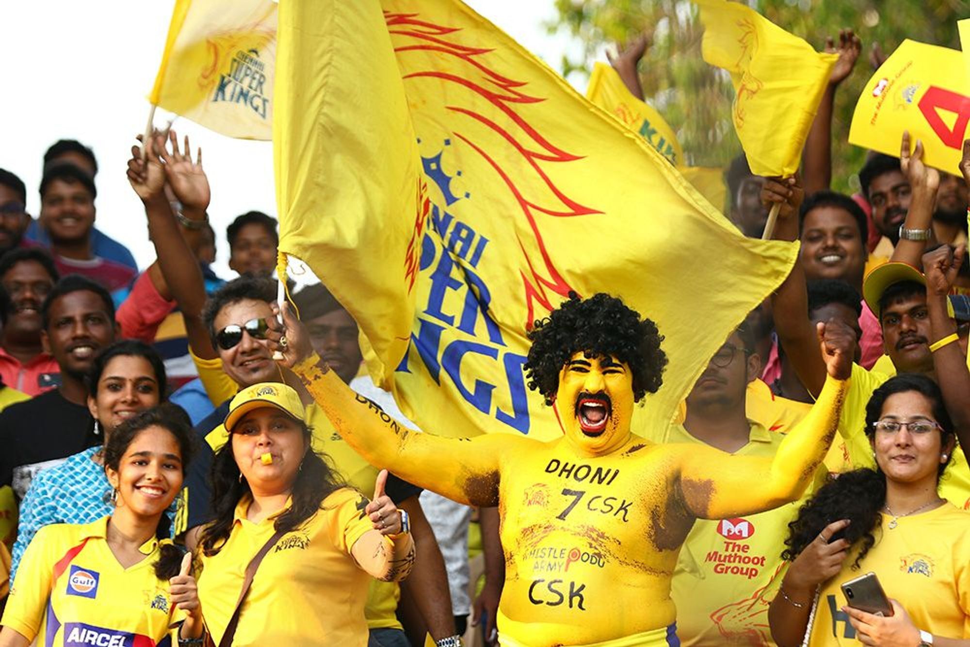 आईपीएल 2019 : पंजाब से मैच जीतने के बाद चेन्नई सुपर किंग्स के प्रशंसको ने साफ़ किया स्टेडियम, सुरेश रैना ने की तारीफ़ 2