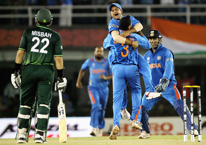 INDvsPAK: विश्व कप में भारत और पाकिस्तान के बीच हुए मुकाबलों में गेंद और बल्ले से बने सभी आंकड़ें 3