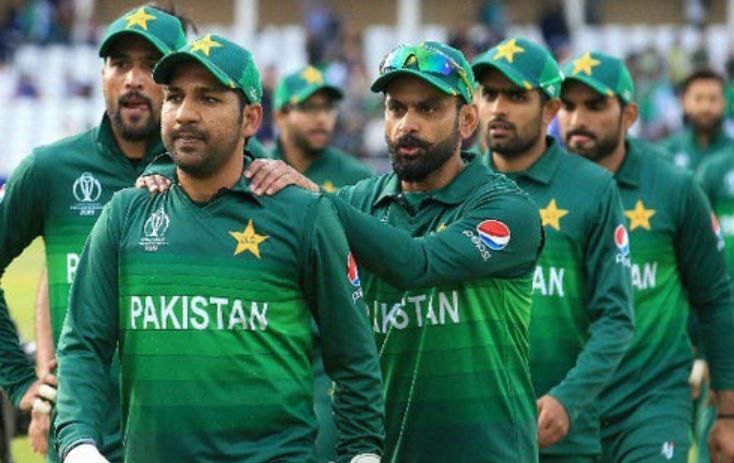 REPORTS: भारत से हार के बाद पाकिस्तान की टीम में पड़ी फूट, 2 ग्रुप में बंटे खिलाड़ी 2