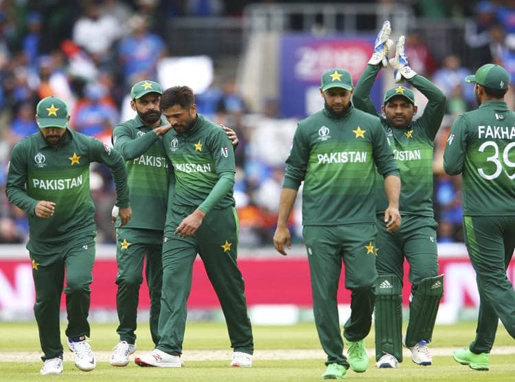 REPORTS: भारत के खिलाफ हार के बाद पाकिस्तान टीम में फूट, दो ग्रुप में बंटी टीम 10