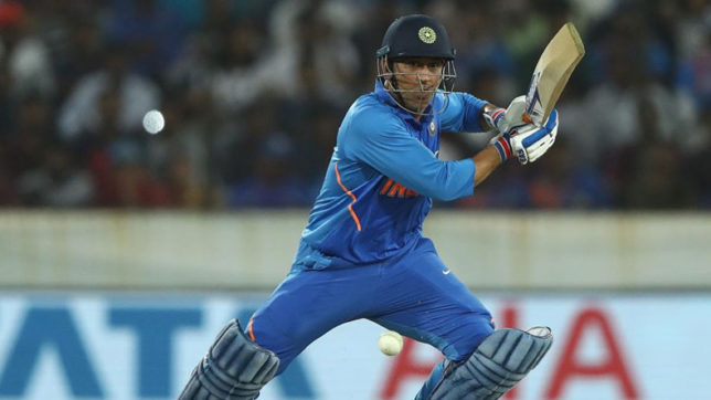 CWC 2019- महेन्द्र सिंह धोनी की धीमी बल्लेबाजी पर अब सचिन के बाद इस दिग्गज भारतीय ने उठाए सवाल, कहा किसी दिन उन्हें होगा इसका पछतावा 3
