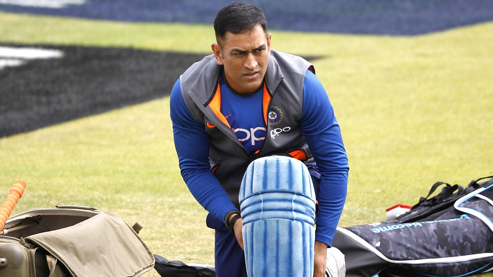 REPORTS: महेंद्र सिंह धोनी नहीं लेते ब्रेक तो भी चयनकर्ता दिखा देते उन्हें टीम इंडिया से बाहर का रास्ता 3