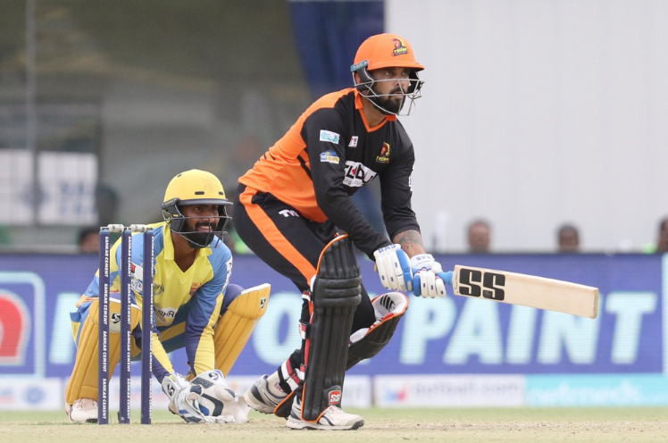 TNPL 2019: मुरली विजय ने रविचंद्रन अश्विन के खिलाफ बाएं हाथ से की बल्लेबाजी, देखें वीडियो 6