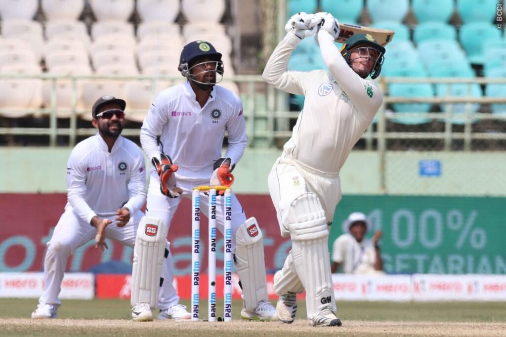 INDvSA, पहला टेस्ट: भारतीय गेंदबाज विकेट के लिए तरसे, डीन एल्गर ने जमाया शतक 4