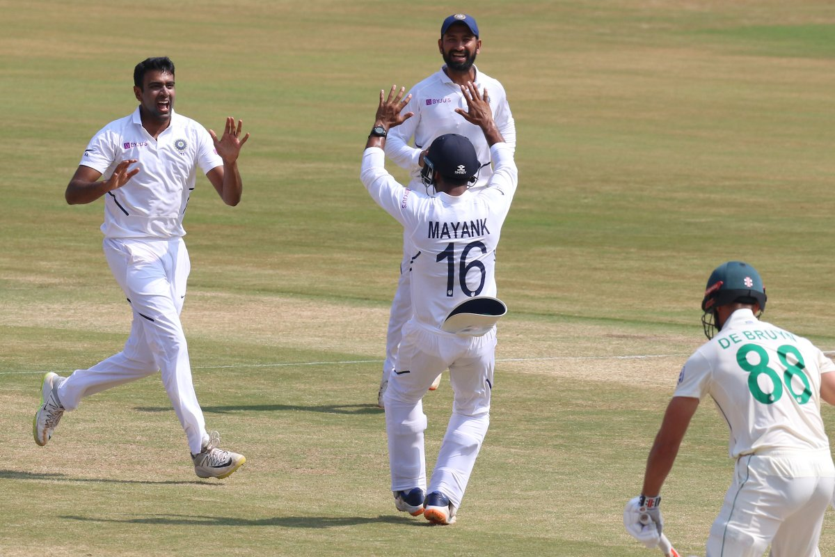 आर अश्विन ने टेस्ट में पूरे किये 350 विकेट, सोशल मीडिया पर लगा बधाइयों का तांता, हरभजन सिंह ने कहा... 2