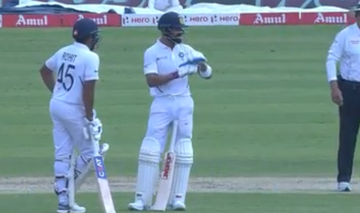 INDvSA: विराट कोहली के नाम पवेलियन लौटते ही जुड़ा अनचाहा रिकॉर्ड, देखें वीडियो 2 INDvSA: विराट कोहली के नाम पवेलियन लौटते ही जुड़ा अनचाहा रिकॉर्ड, देखें वीडियो 2