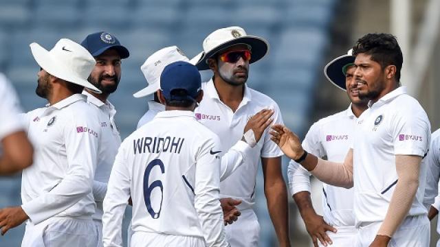 INDvsSA : तीसरे दिन के पहले सत्र में भारतीय गेंदबाजों का दबदबा, अफ्रीका 129/6 रन 3 INDvsSA : तीसरे दिन के पहले सत्र में भारतीय गेंदबाजों का दबदबा, अफ्रीका 129/6 रन 3